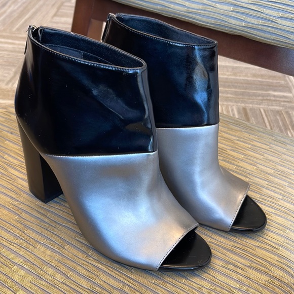 NWOT Sam Edelman Steel/Black North Peep Toe Bootie - Picture 1 of 4